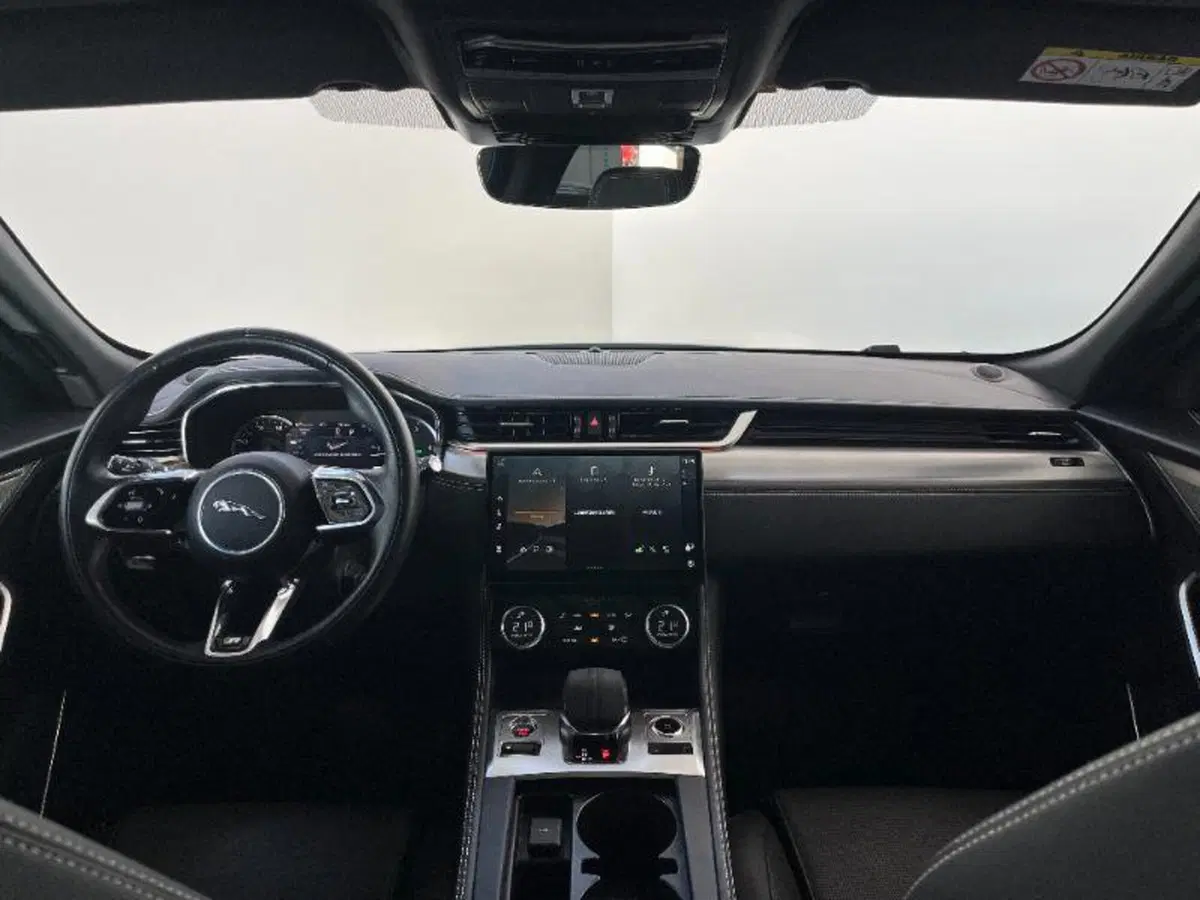 Jaguar F-Pace usata a Venezia (15)