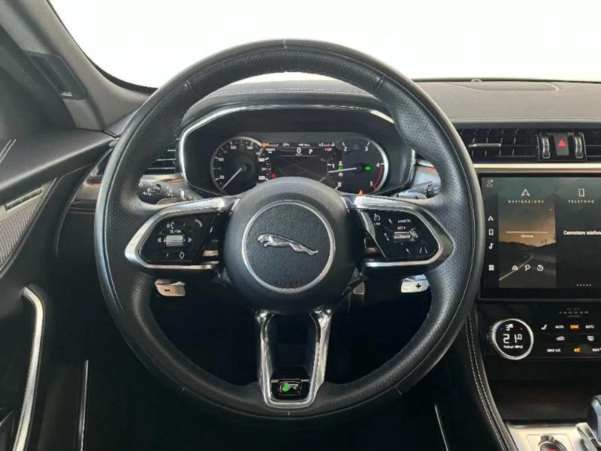 Jaguar F-Pace usata a Venezia (16)