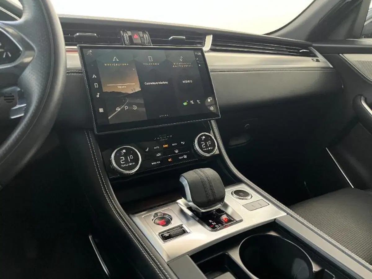 Jaguar F-Pace usata a Venezia (18)