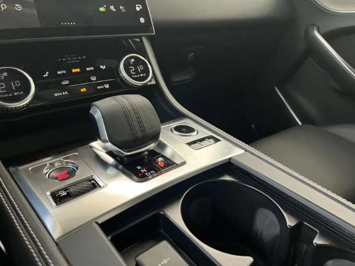 Jaguar F-Pace usata a Venezia (19)