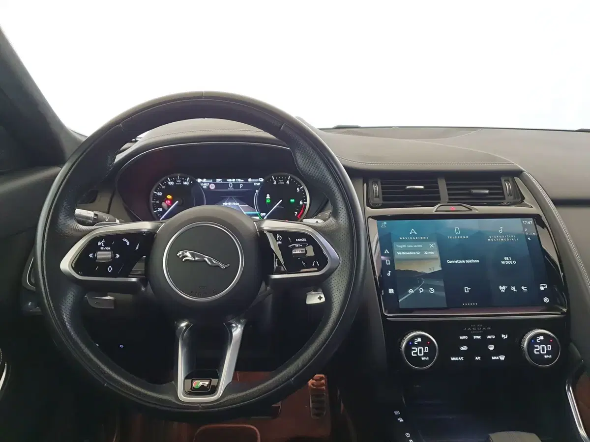 Jaguar E-Pace usata a Monza e Brianza (16)