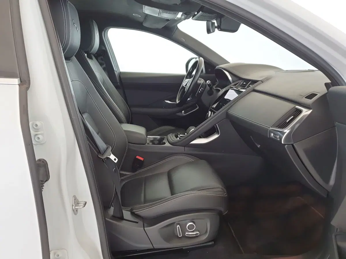 Jaguar E-Pace usata a Monza e Brianza (3)