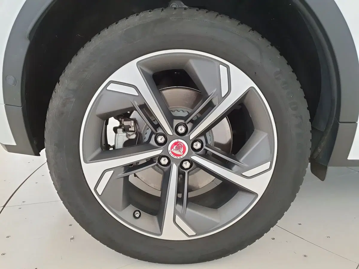 Jaguar E-Pace usata a Monza e Brianza (9)