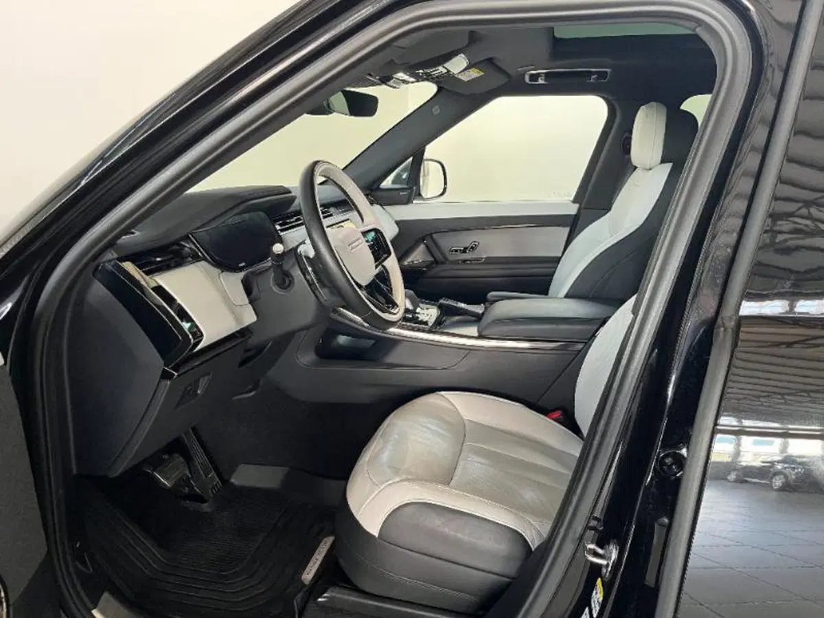 Land Rover Range Rover Sport usata a Venezia (12)