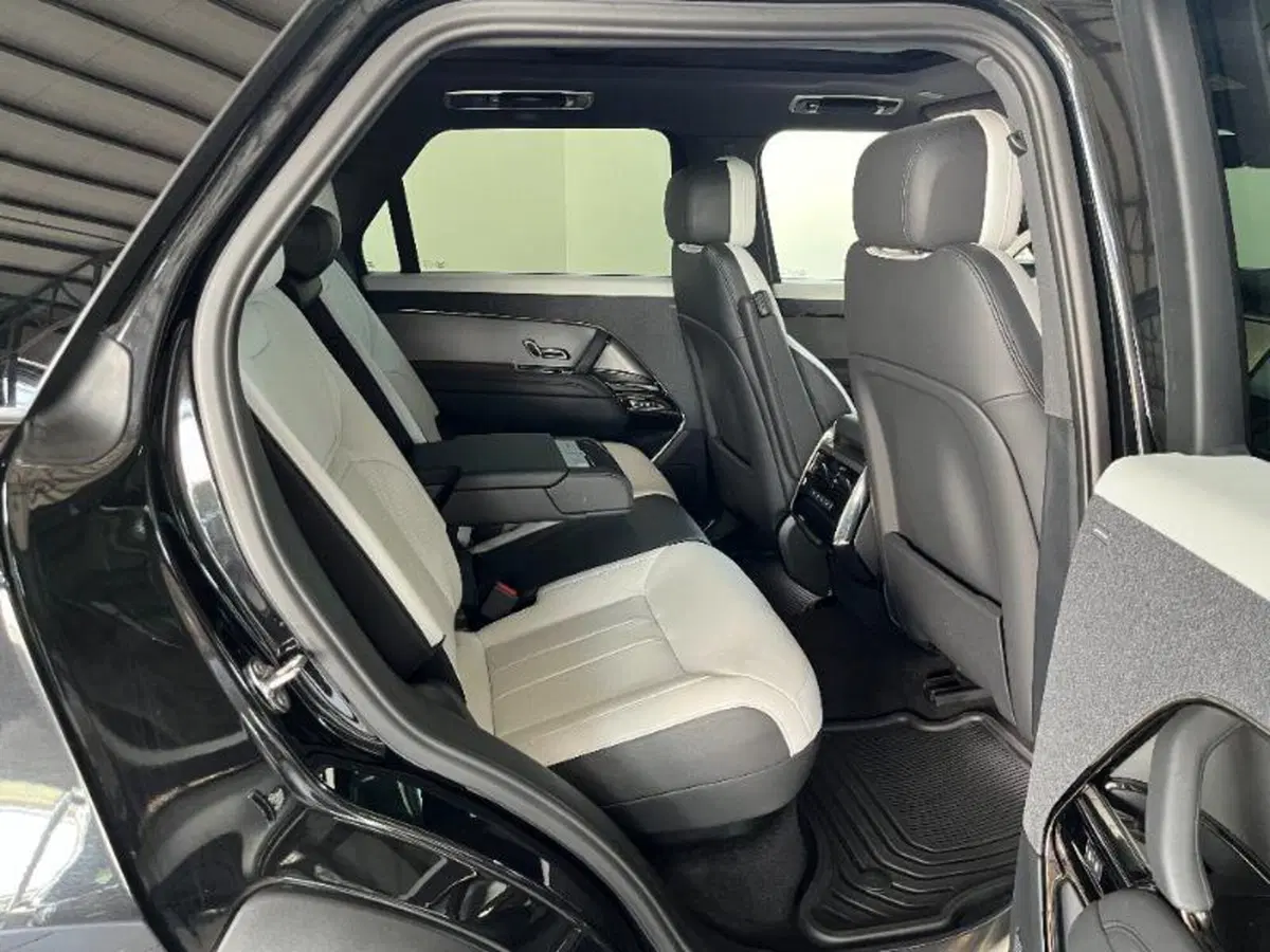 Land Rover Range Rover Sport usata a Venezia (16)