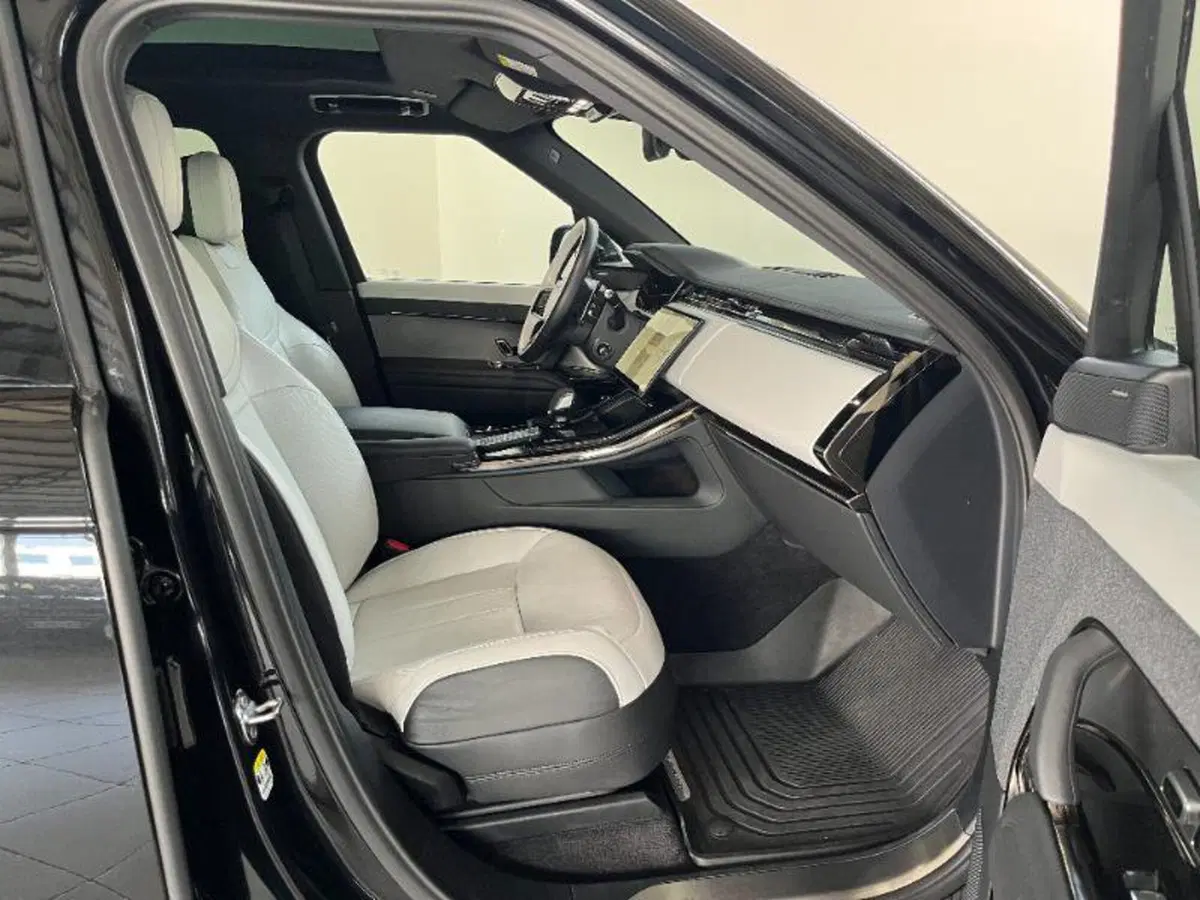 Land Rover Range Rover Sport usata a Venezia (17)