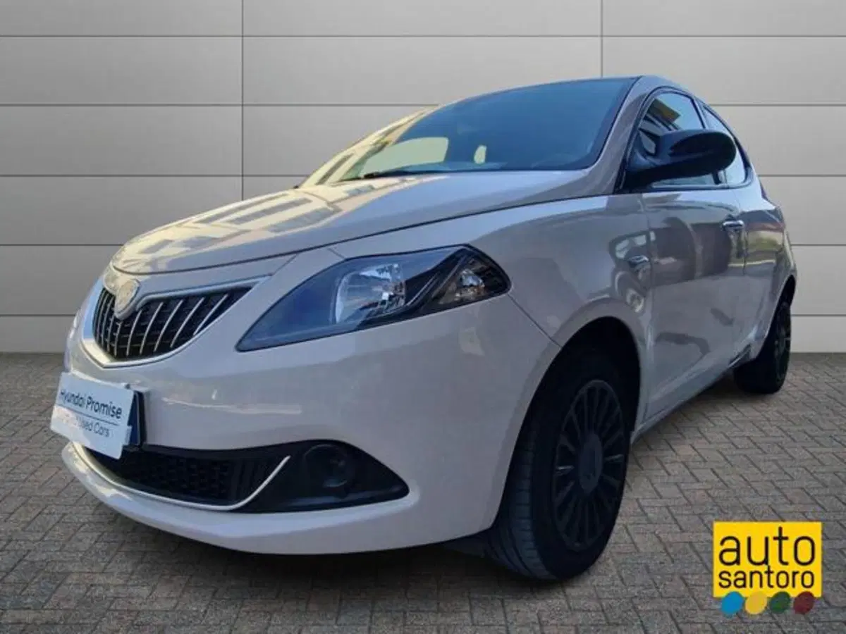 Lancia Ypsilon usata a Salerno
