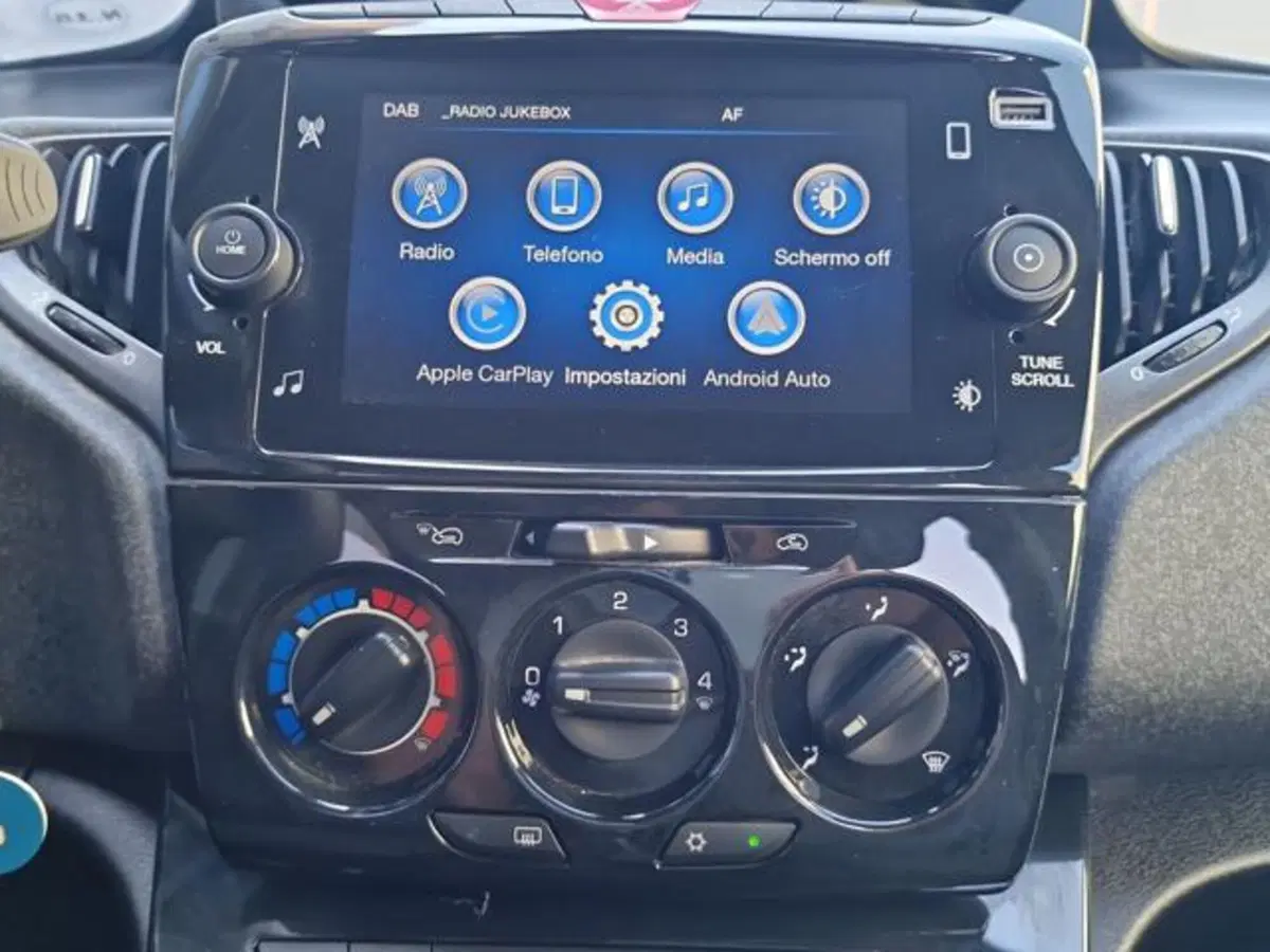 Lancia Ypsilon usata a Salerno (18)