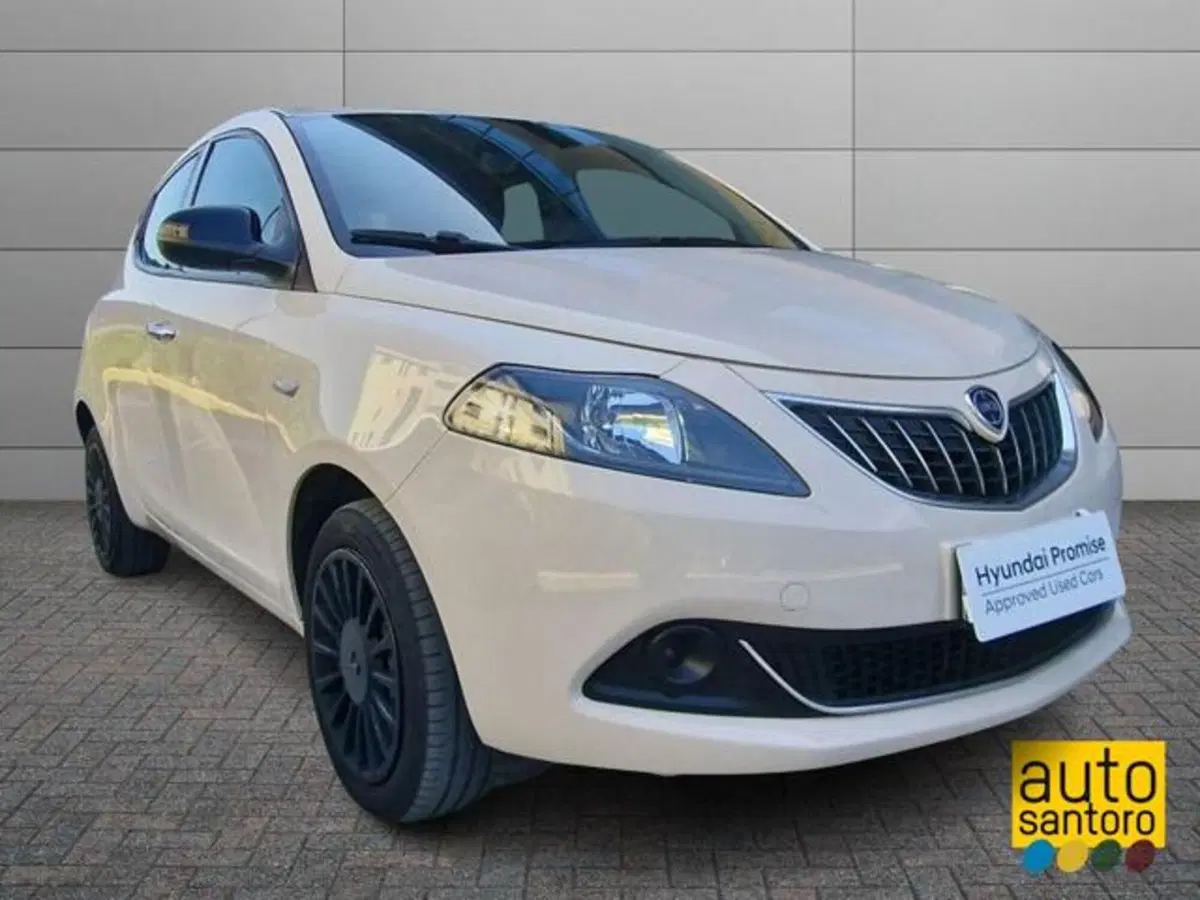 Lancia Ypsilon usata a Salerno (2)