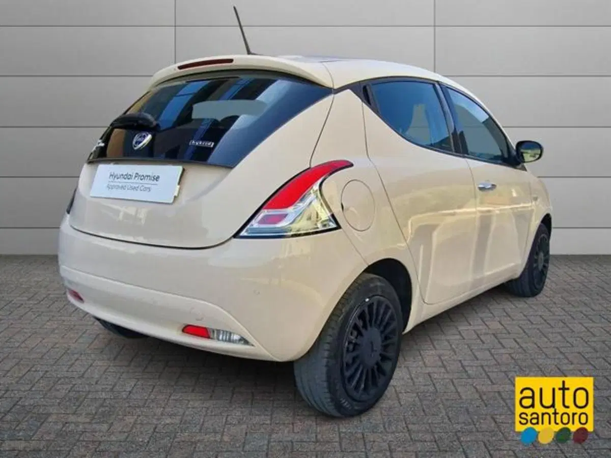 Lancia Ypsilon usata a Salerno (3)