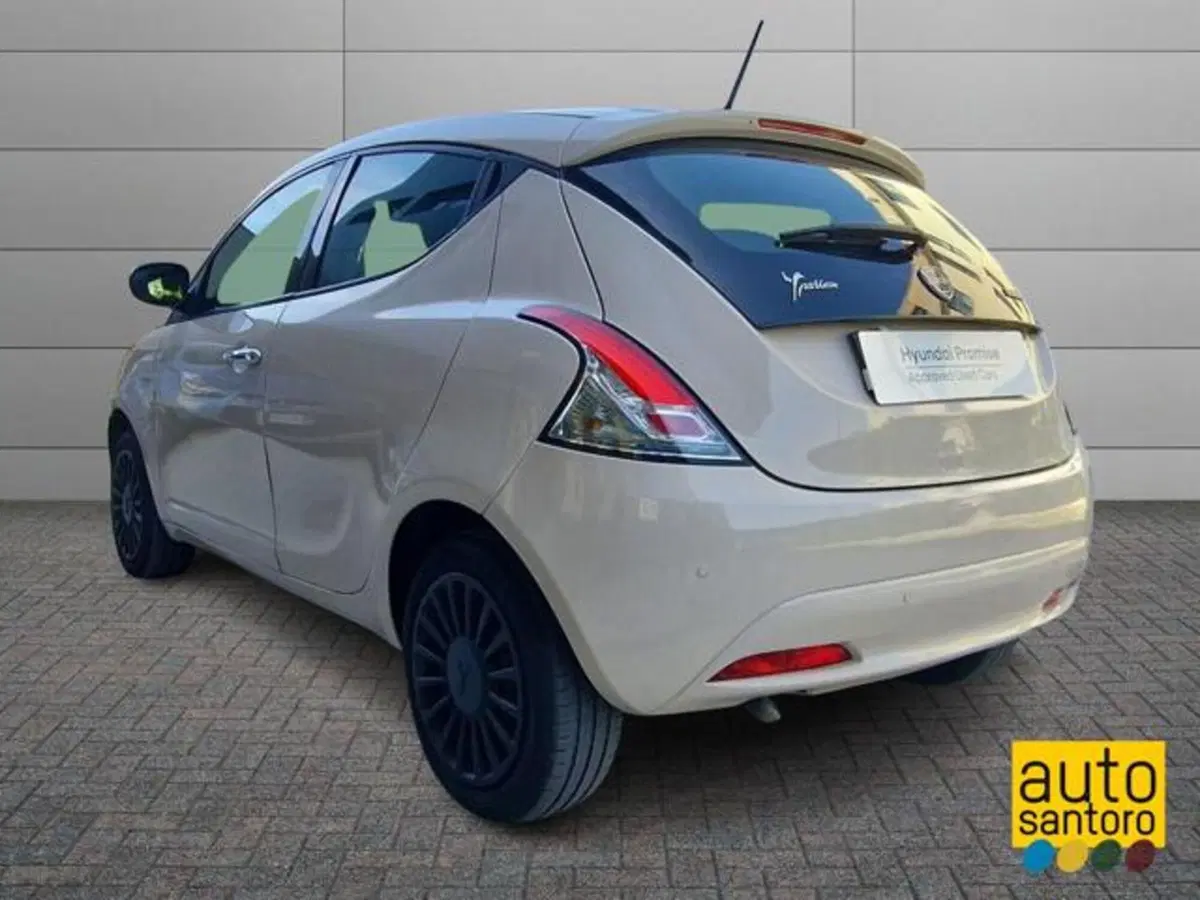 Lancia Ypsilon usata a Salerno (4)