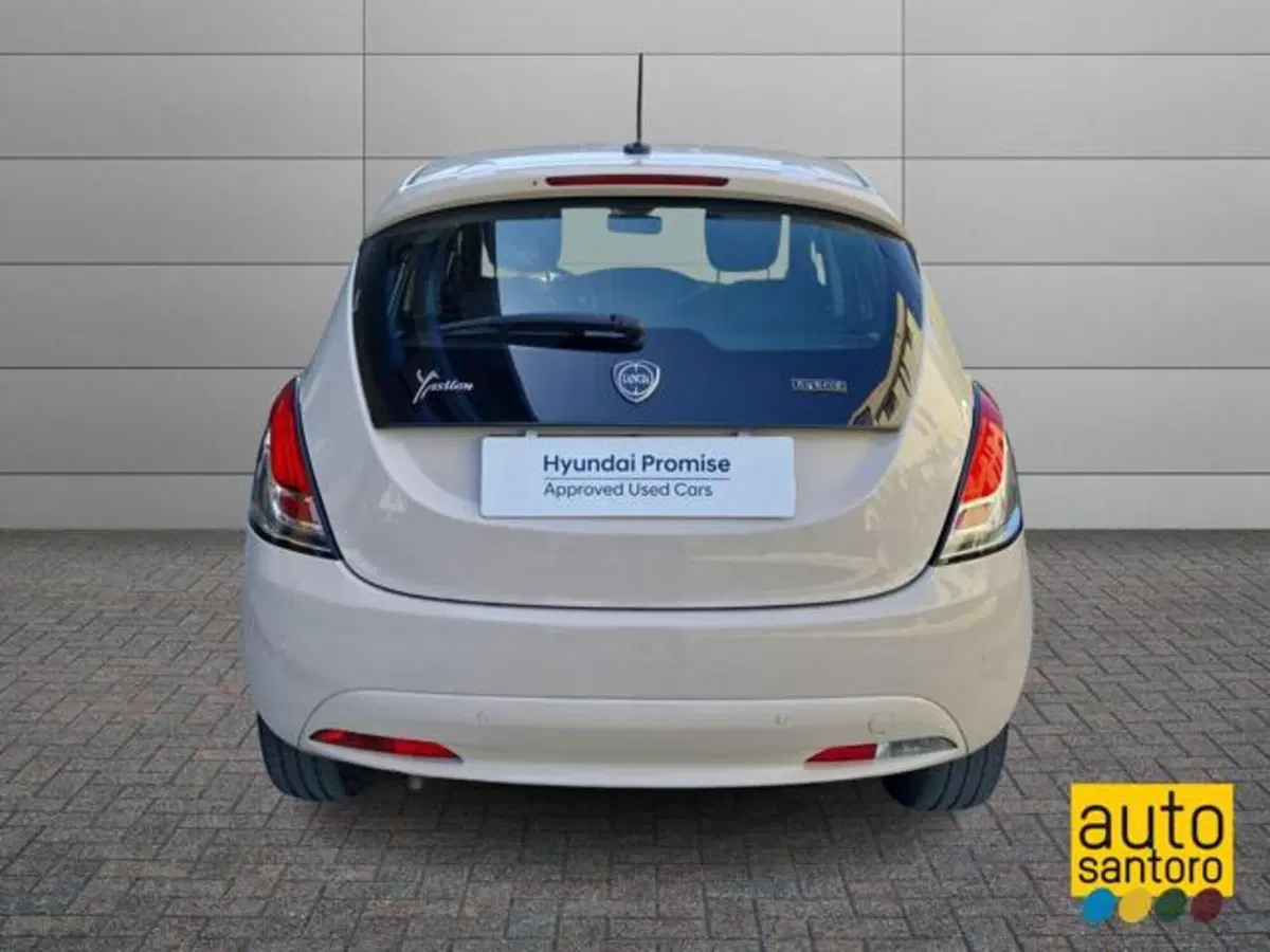 Lancia Ypsilon usata a Salerno (6)
