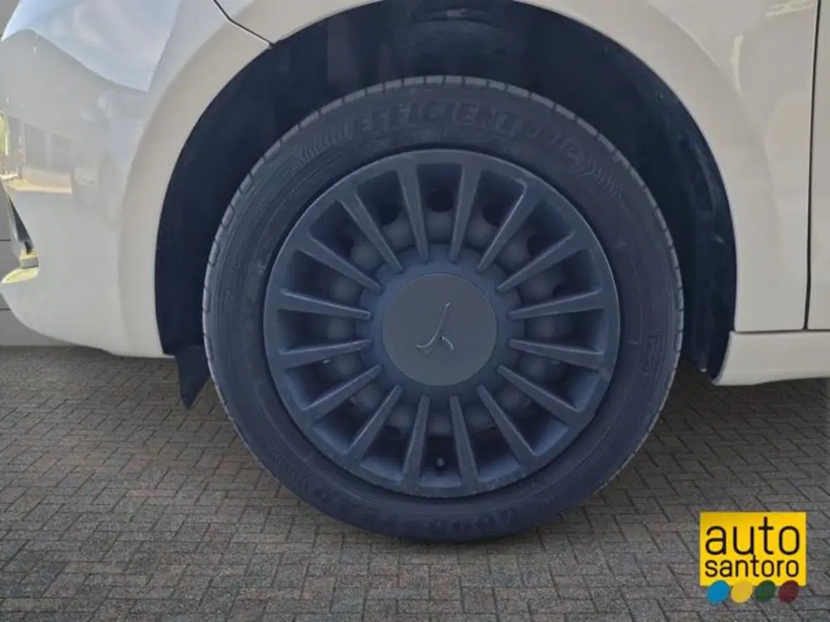 Lancia Ypsilon usata a Salerno (7)