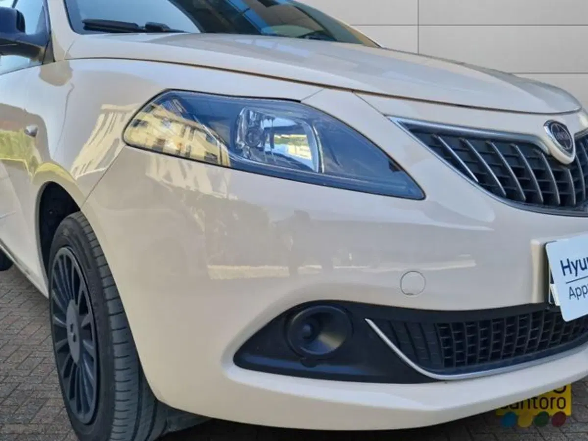 Lancia Ypsilon usata a Salerno (8)