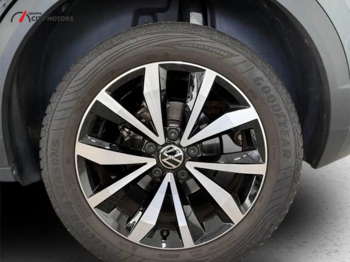 Volkswagen T-Roc usata a Monza e Brianza (11)