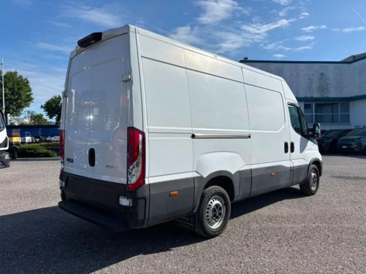 Iveco Daily Furgone usata a Brescia (4)
