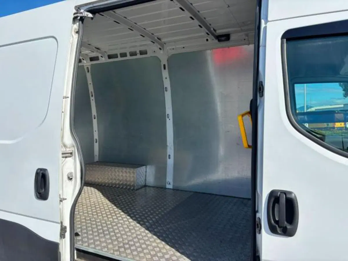 Iveco Daily Furgone usata a Brescia (8)