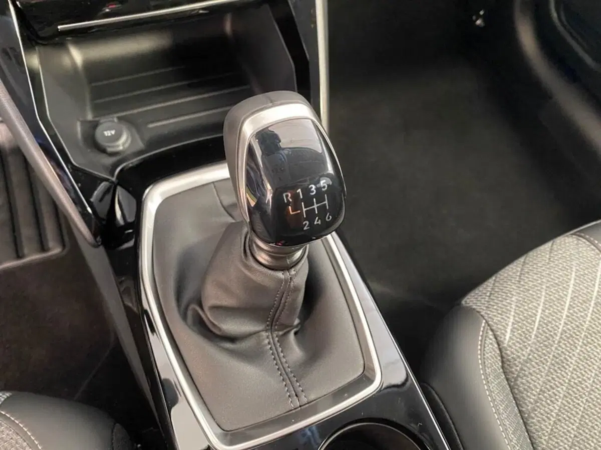 Peugeot 208 nuova a Torino (12)