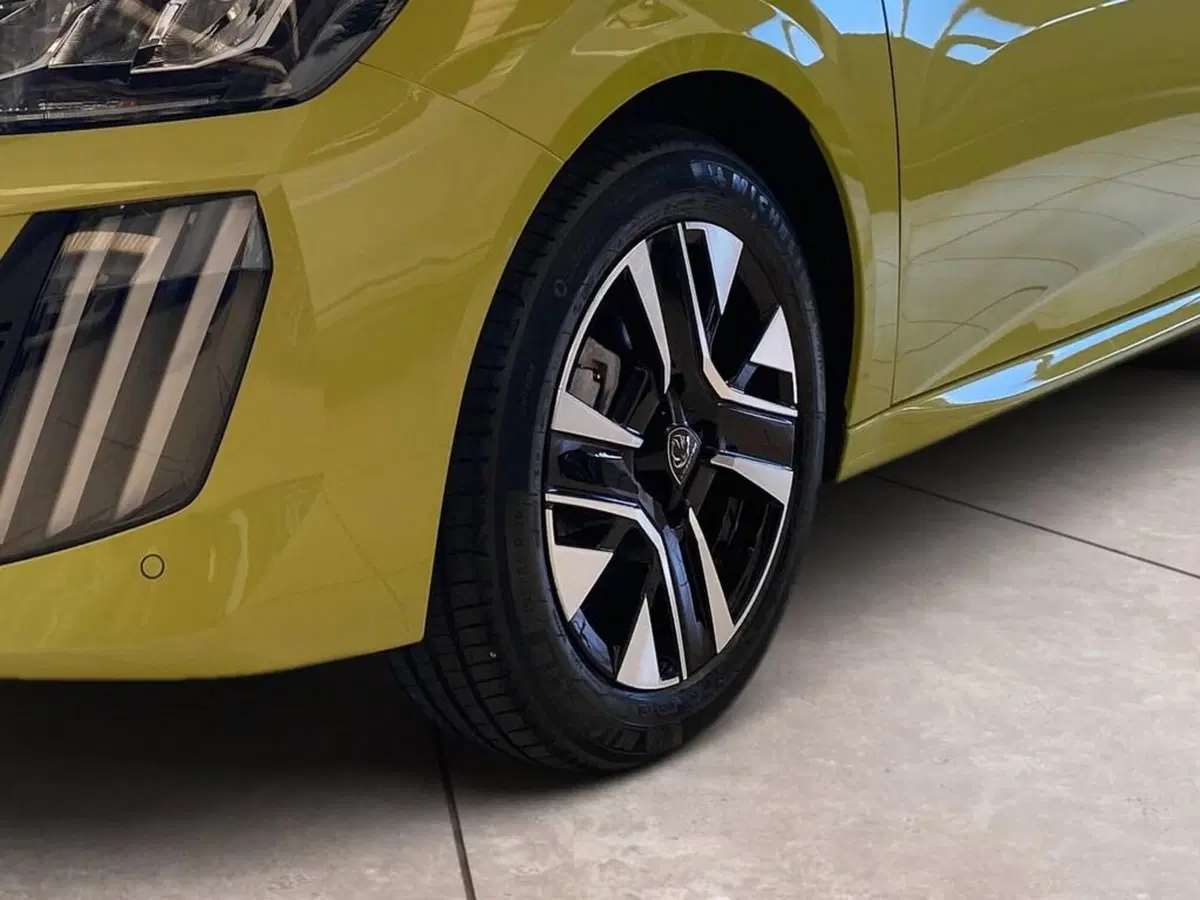 Peugeot 208 nuova a Torino (15)