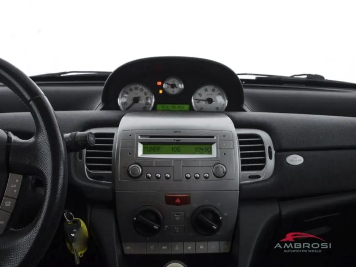 Lancia Ypsilon usata a Perugia (15)