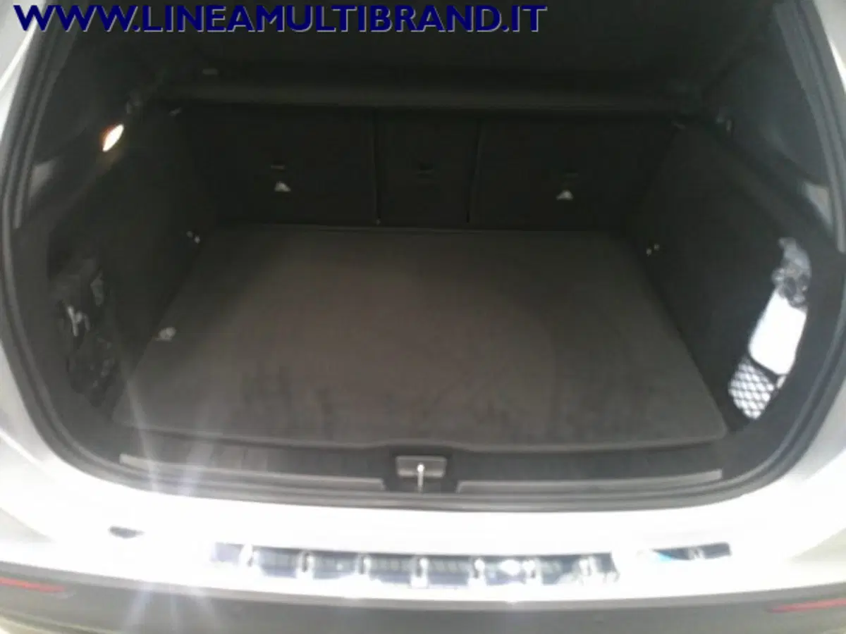 Mercedes-Benz GLA SUV nuova a Piacenza (11)