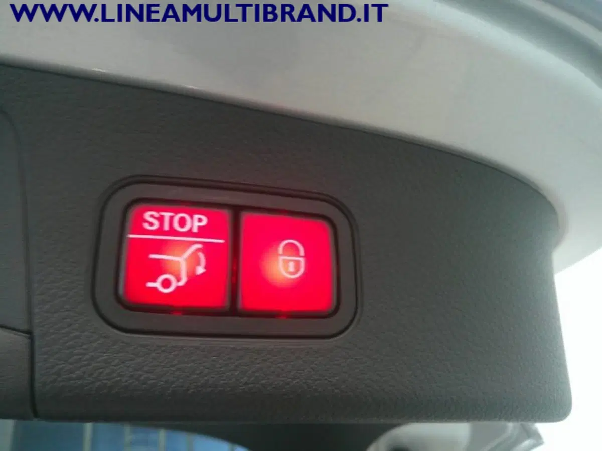 Mercedes-Benz GLA SUV nuova a Piacenza (12)