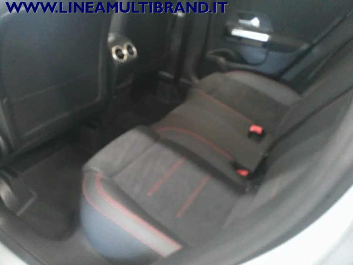 Mercedes-Benz GLA SUV nuova a Piacenza (14)