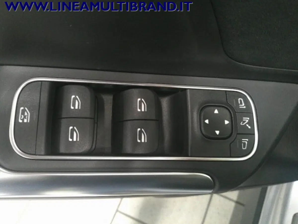 Mercedes-Benz GLA SUV nuova a Piacenza (15)