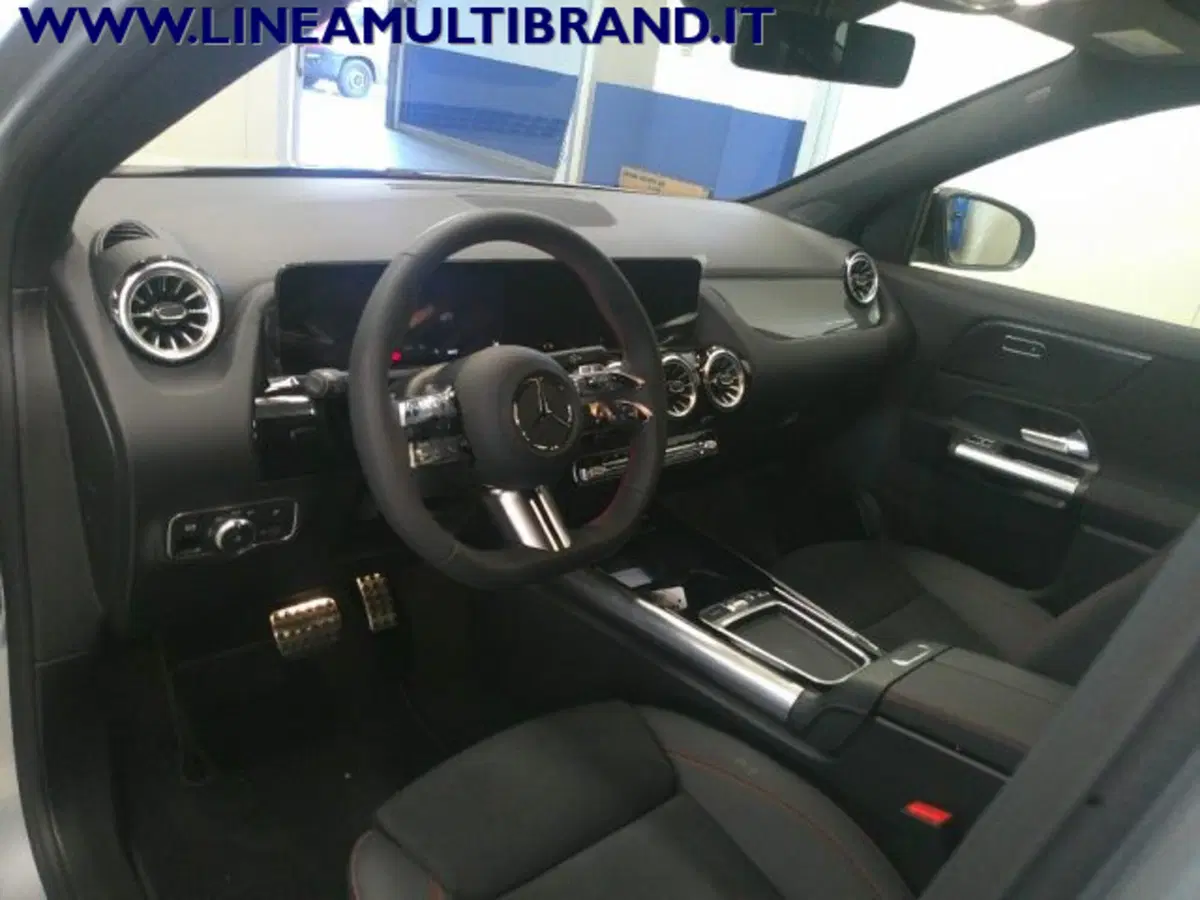 Mercedes-Benz GLA SUV nuova a Piacenza (16)