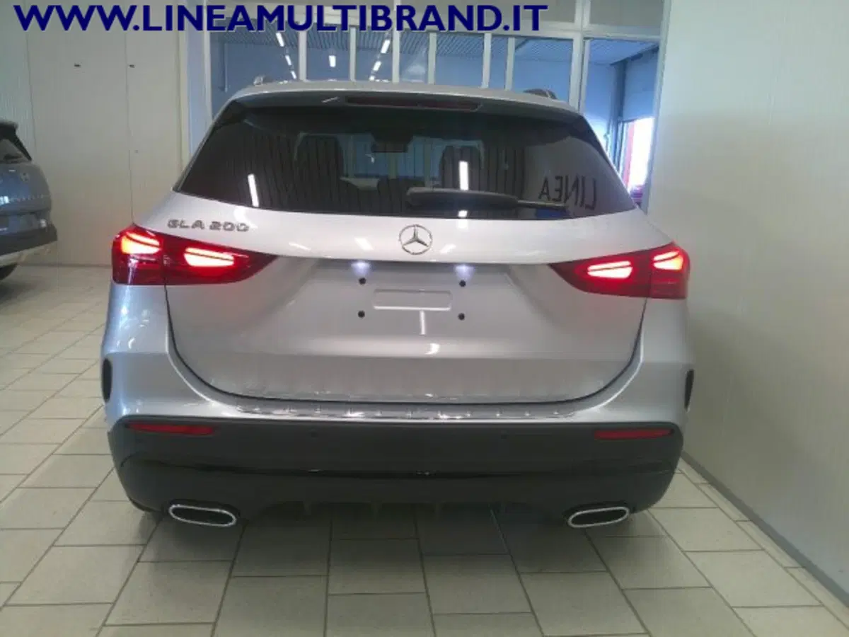 Mercedes-Benz GLA SUV nuova a Piacenza (17)
