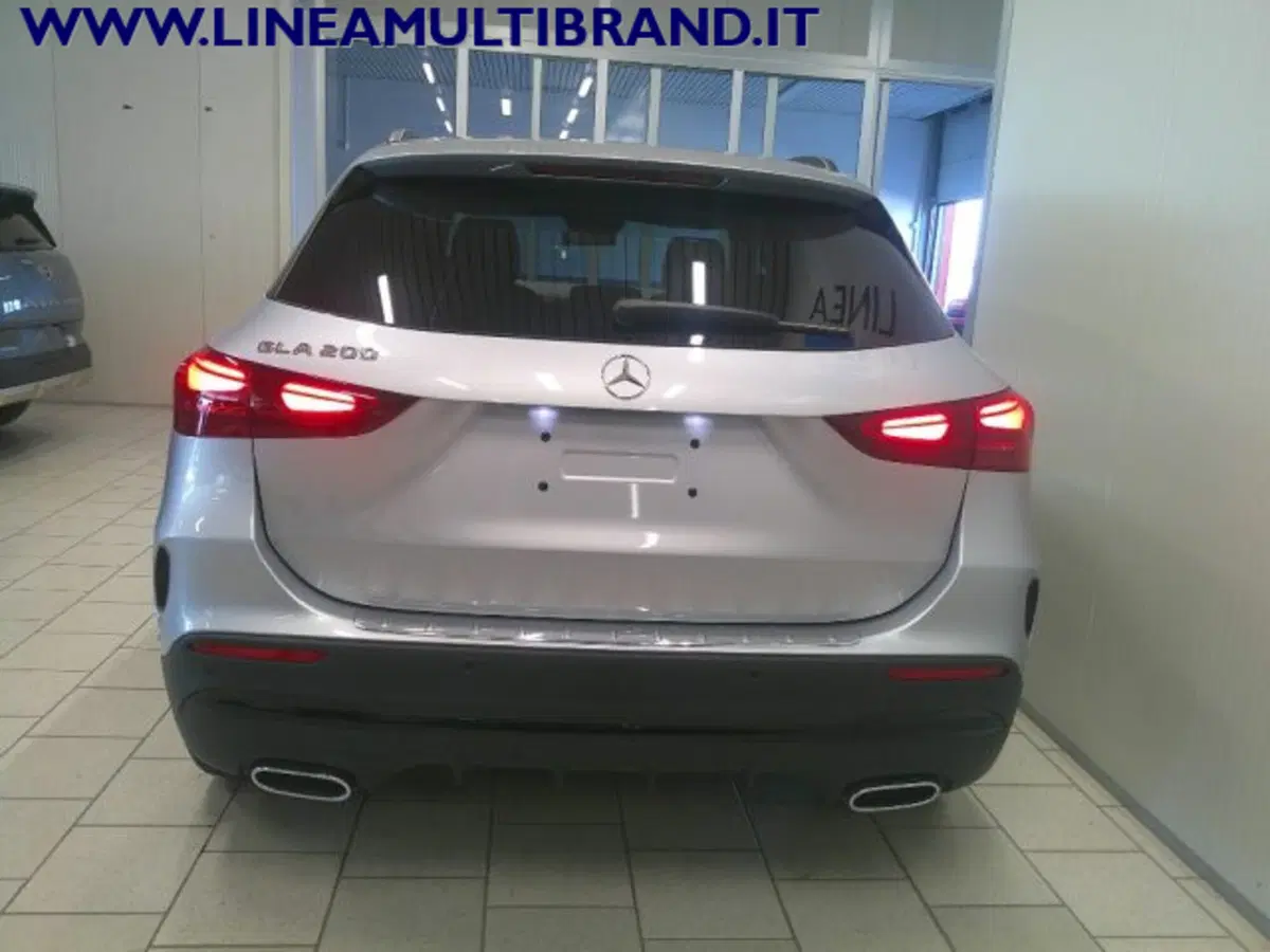 Mercedes-Benz GLA SUV nuova a Piacenza (18)