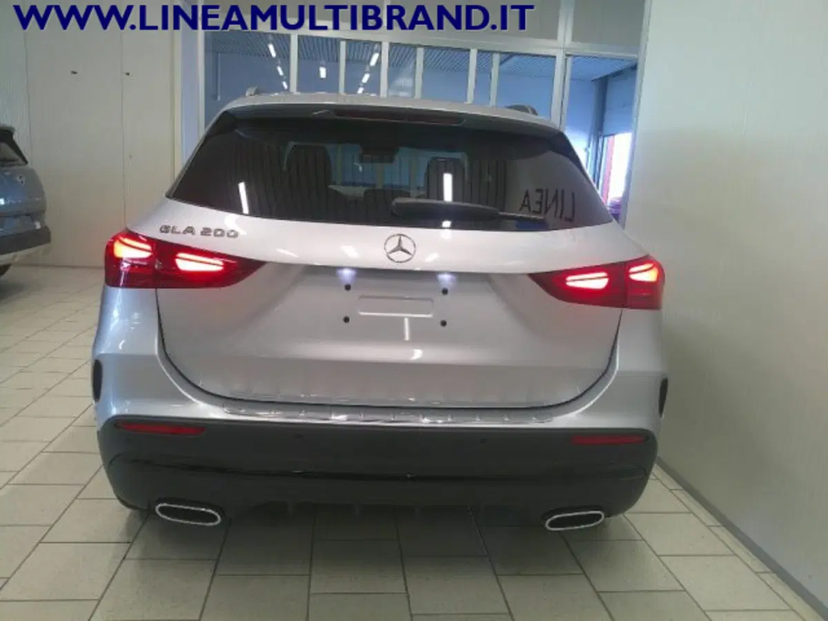 Mercedes-Benz GLA SUV nuova a Piacenza (19)