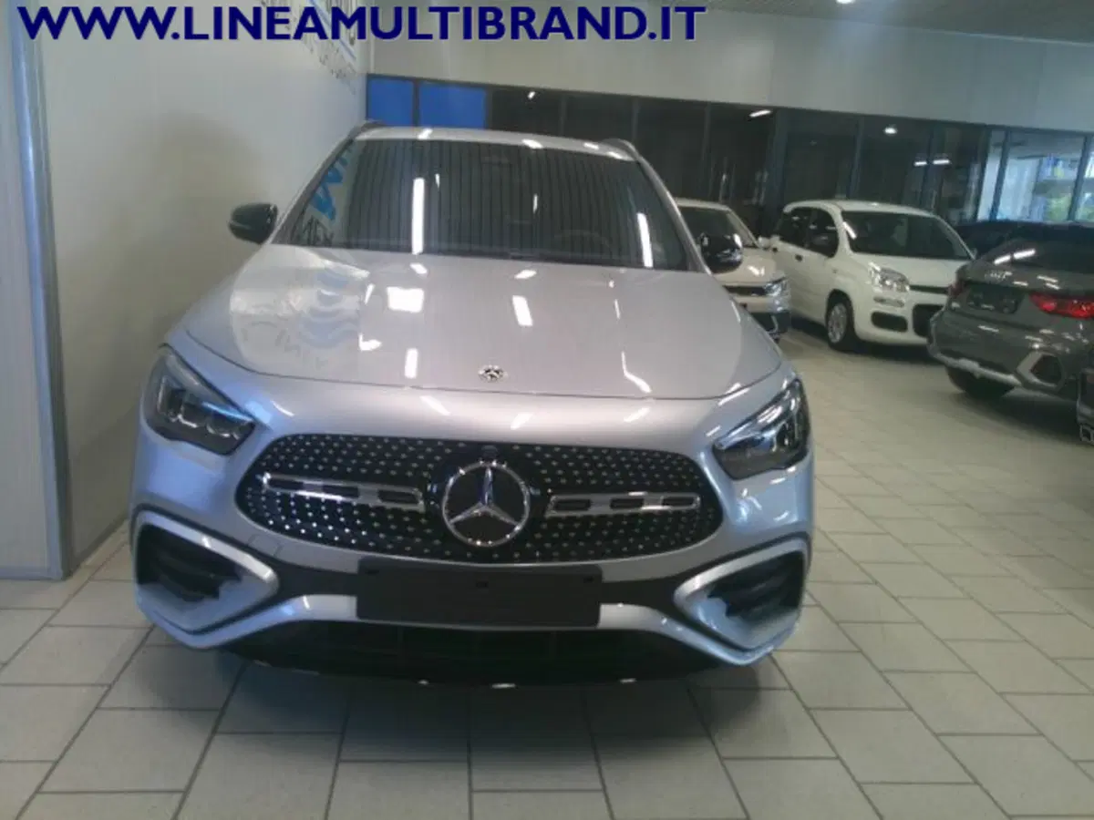 Mercedes-Benz GLA SUV nuova a Piacenza (2)