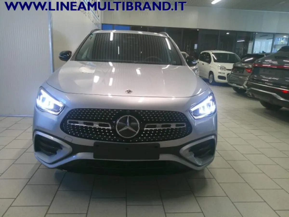 Mercedes-Benz GLA SUV nuova a Piacenza (20)