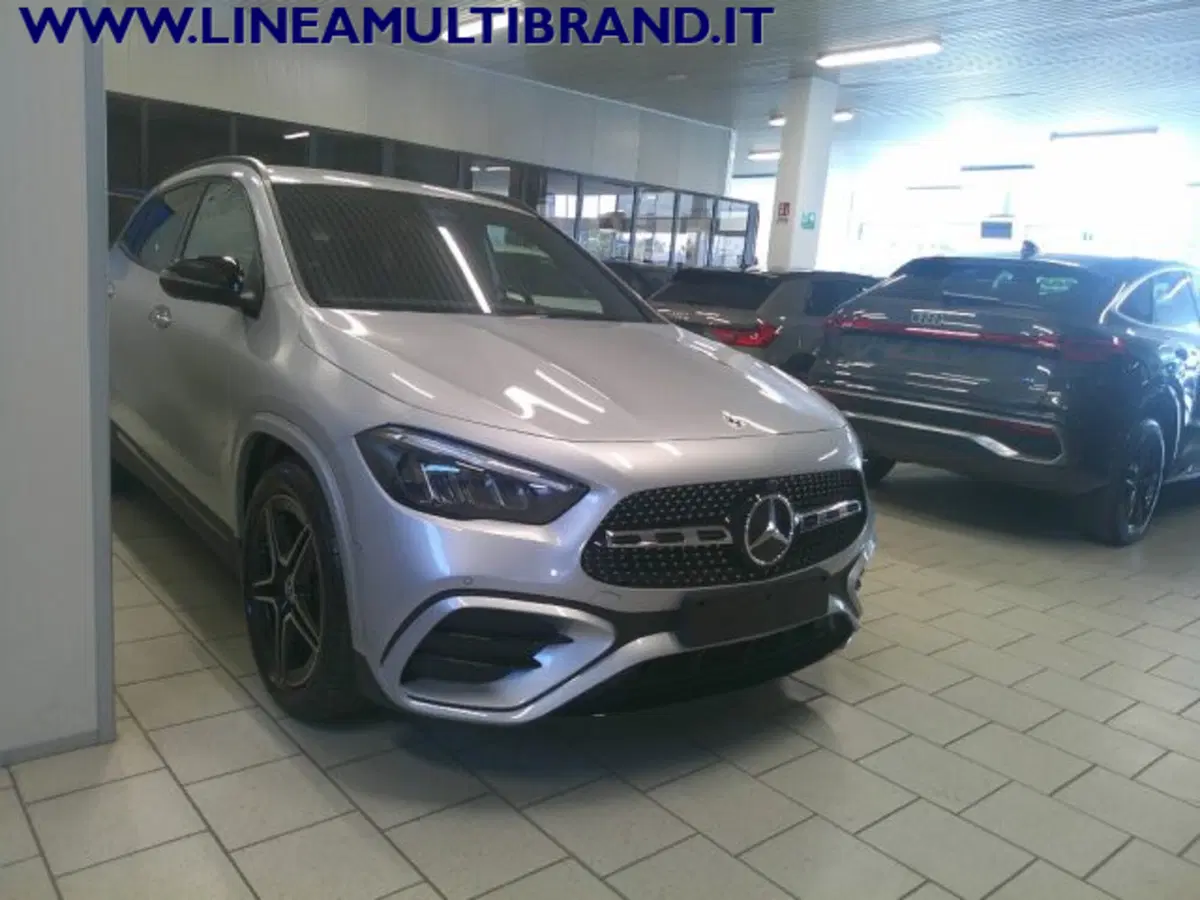 Mercedes-Benz GLA SUV nuova a Piacenza (3)