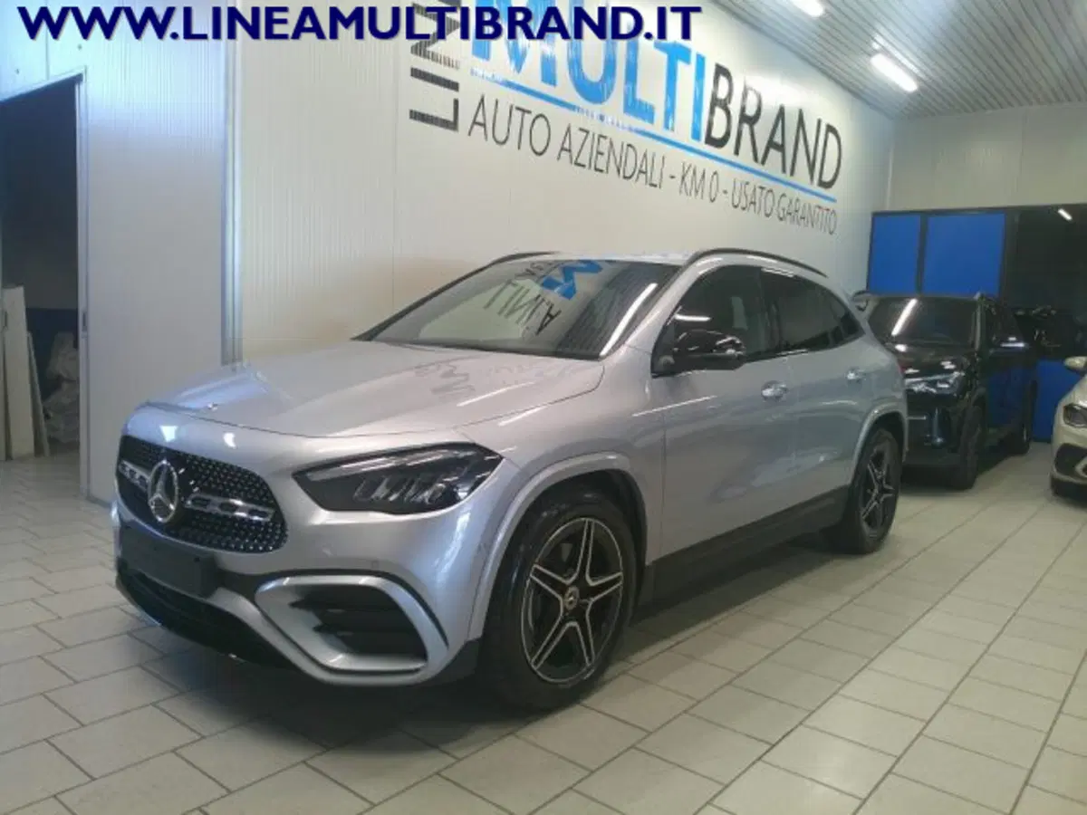 Mercedes-Benz GLA SUV nuova a Piacenza (4)