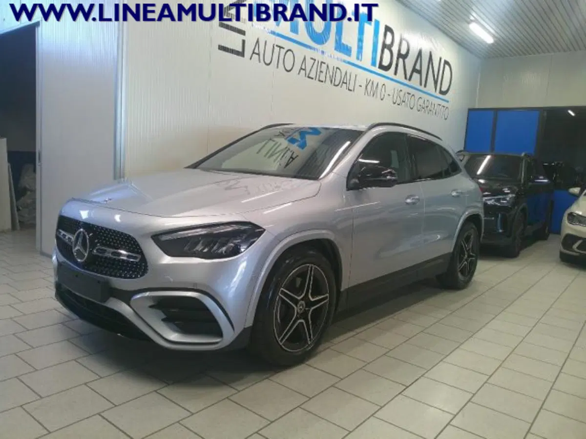 Mercedes-Benz GLA SUV nuova a Piacenza (5)