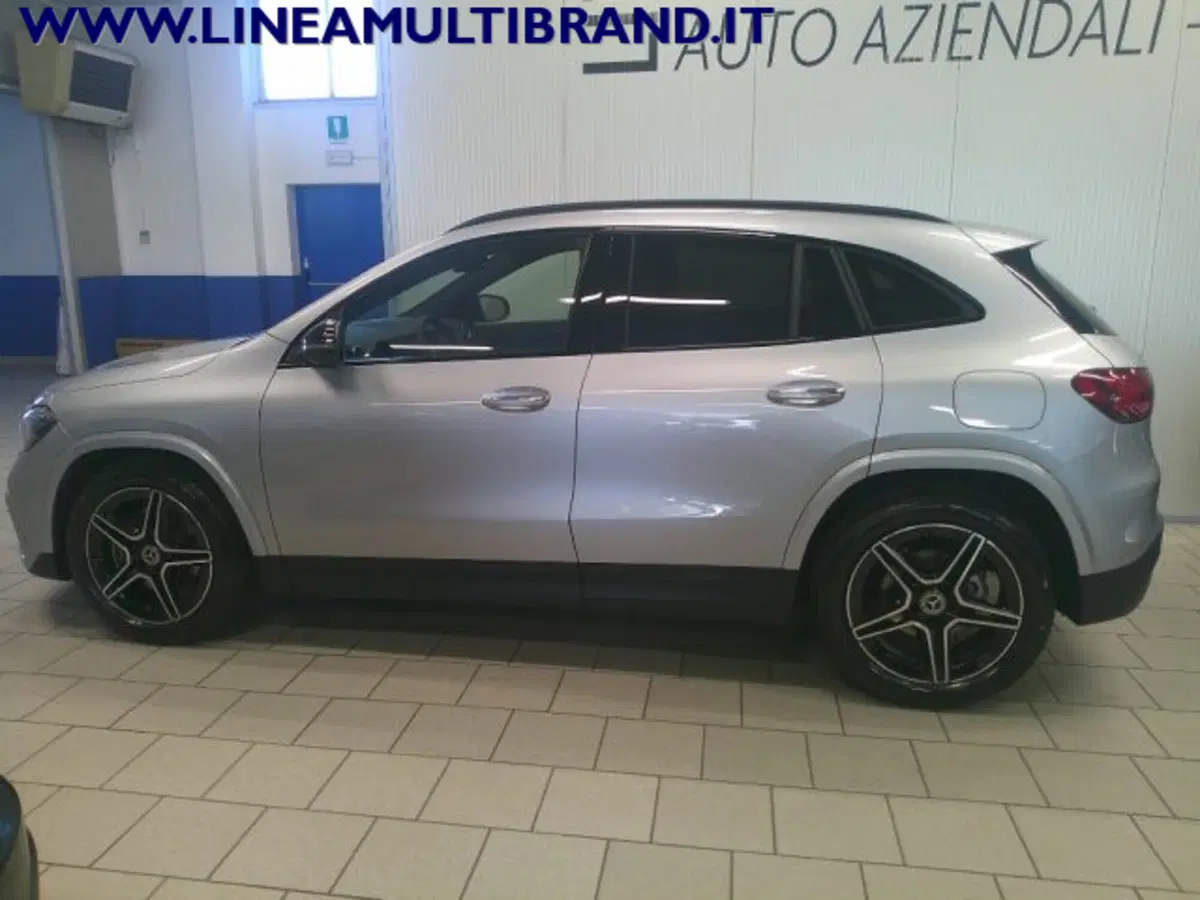 Mercedes-Benz GLA SUV nuova a Piacenza (7)
