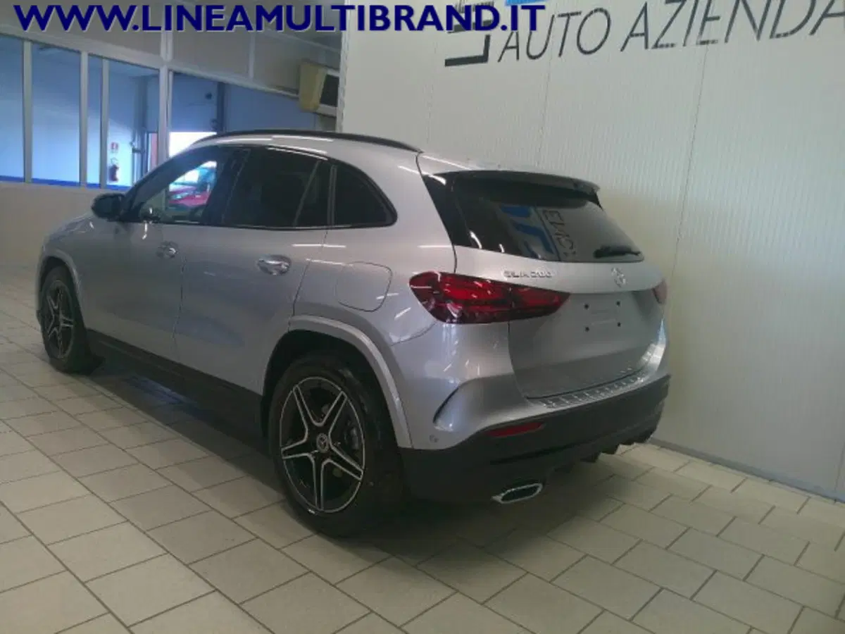 Mercedes-Benz GLA SUV nuova a Piacenza (9)