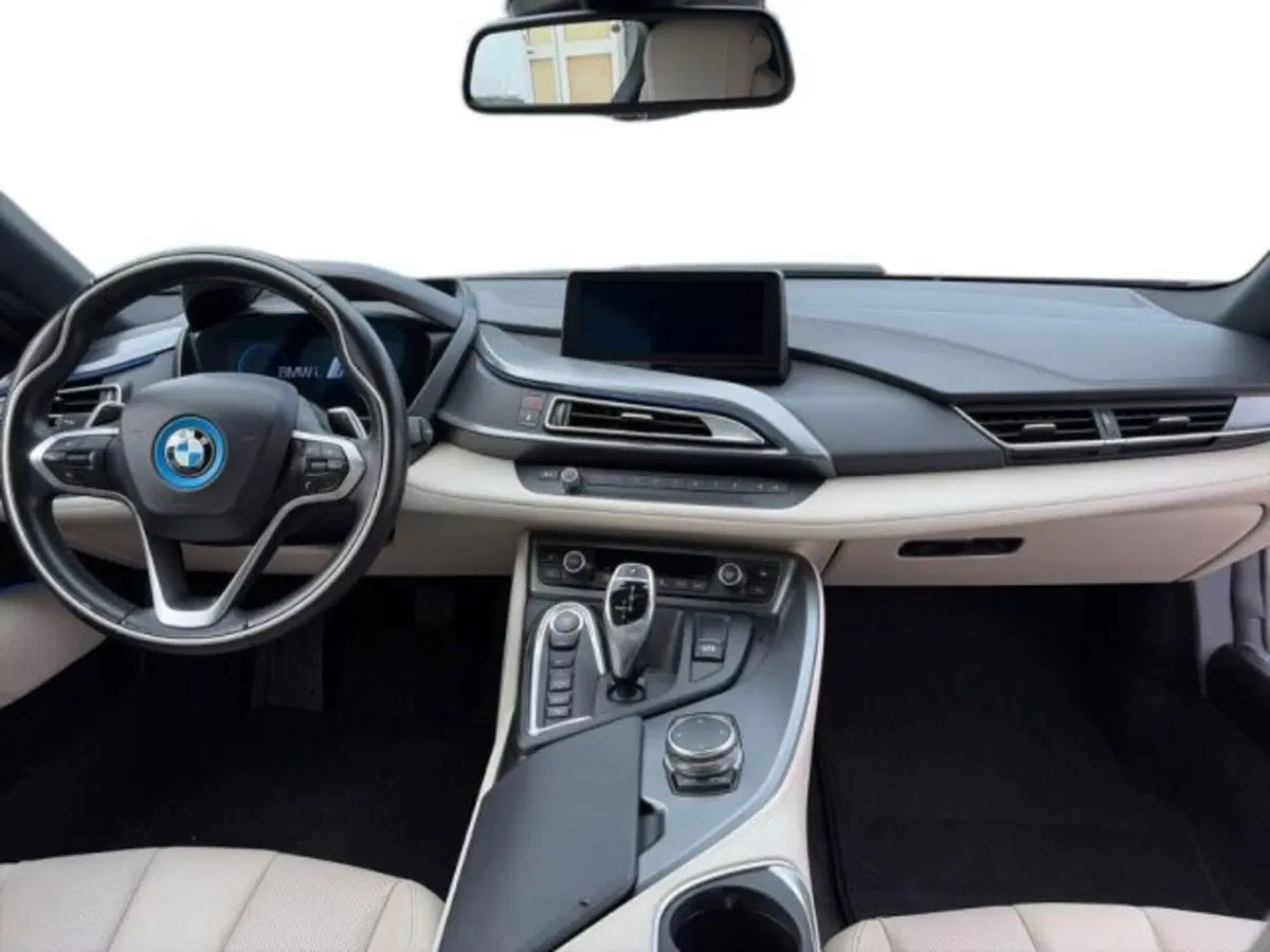 BMW i8 Coupé usata a Lecce (11)