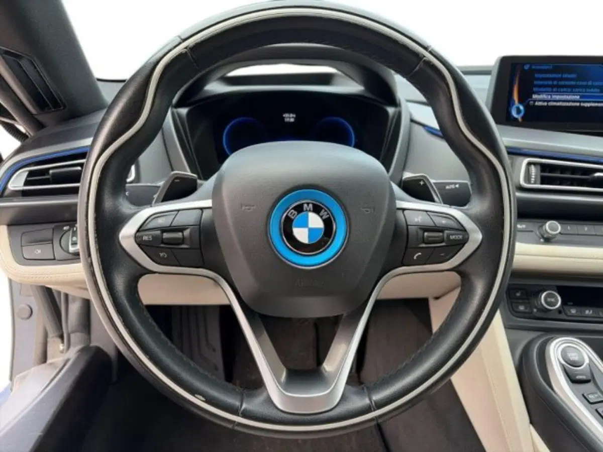 BMW i8 Coupé usata a Lecce (12)