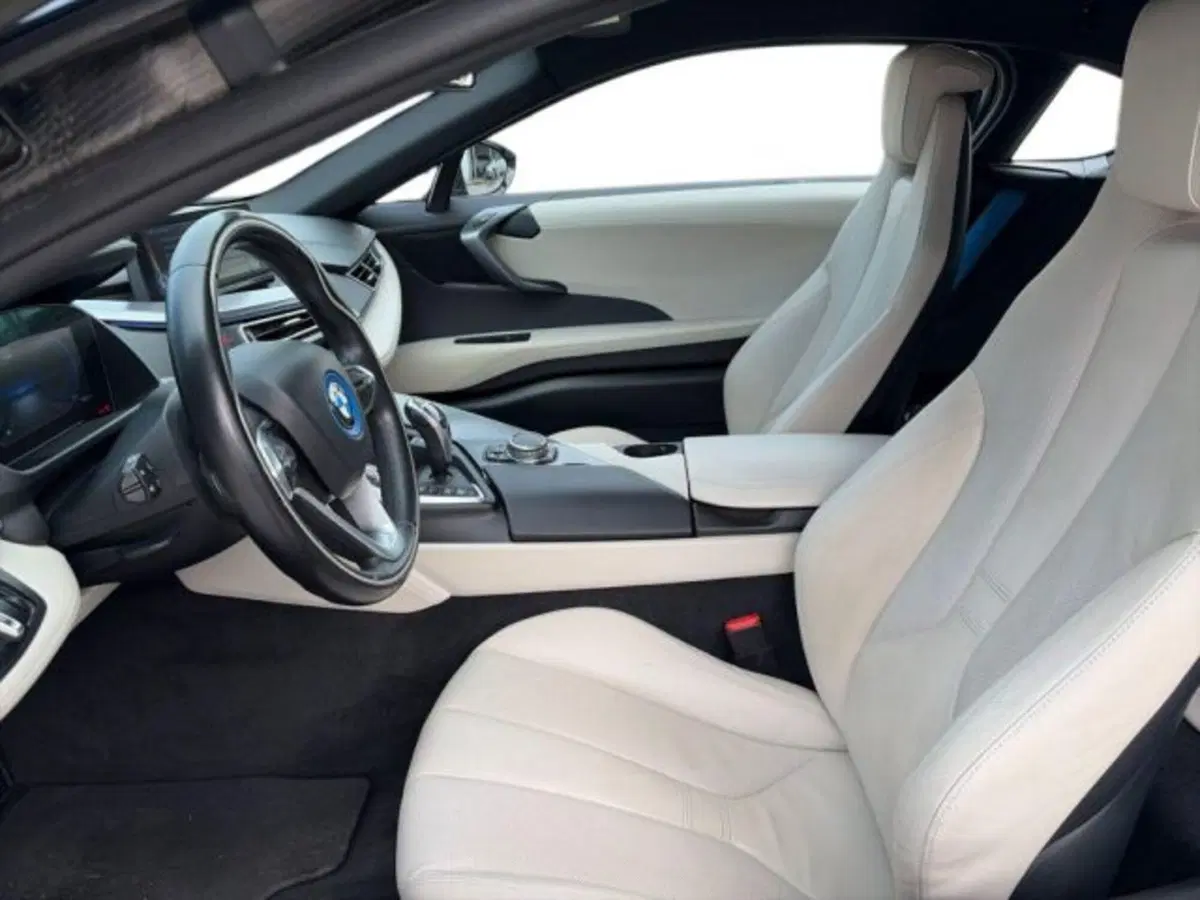 BMW i8 Coupé usata a Lecce (14)