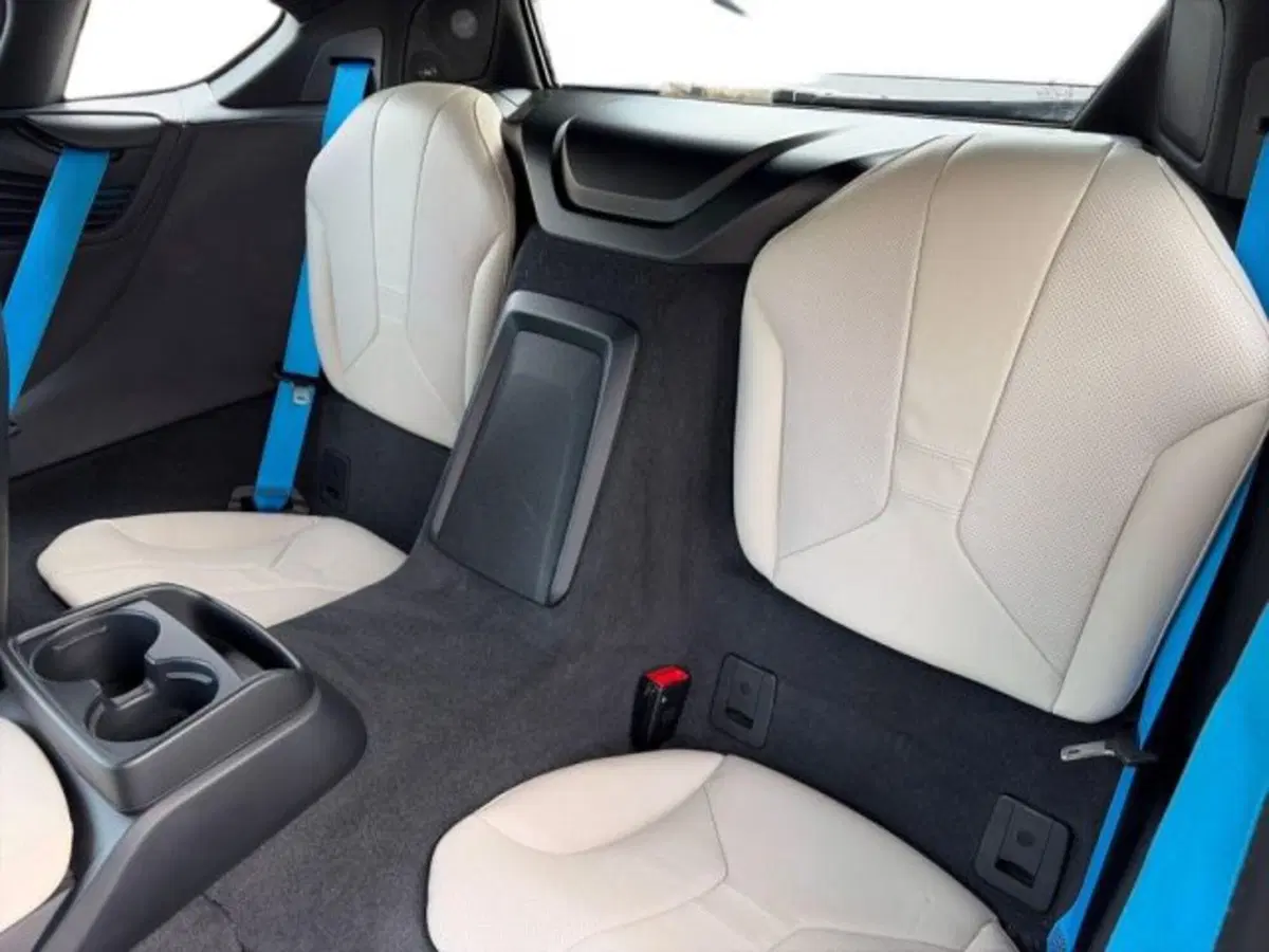 BMW i8 Coupé usata a Lecce (15)
