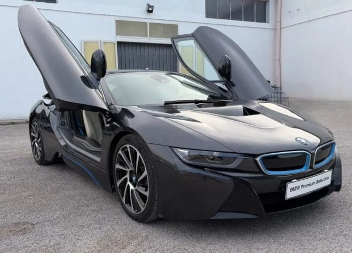 BMW i8 Coupé usata a Lecce (17)
