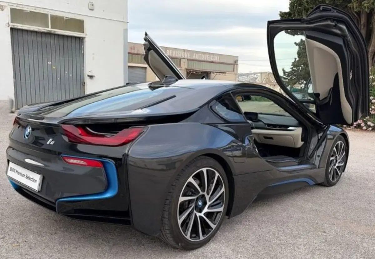 BMW i8 Coupé usata a Lecce (19)