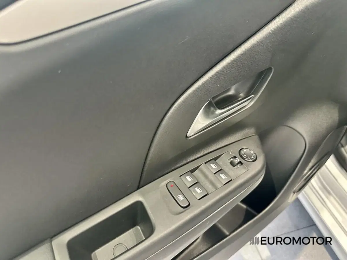 Opel Corsa usata a Bari (14)