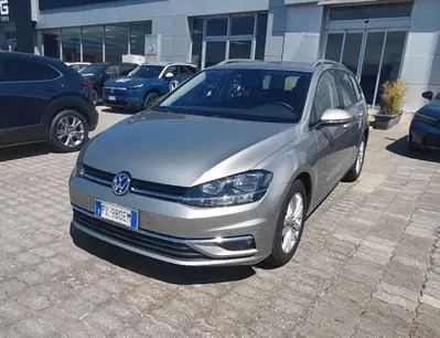 Volkswagen Golf Variant 1.6 TDI 115 CV Business BlueMotion Technology del 2018 usata a Rende