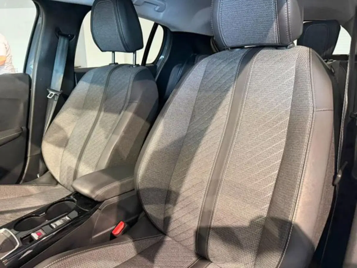 Peugeot 208 usata a Salerno (11)