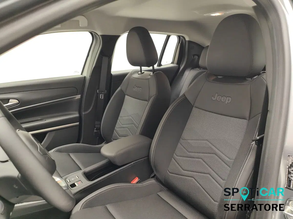 Jeep Avenger nuova a Como (12)