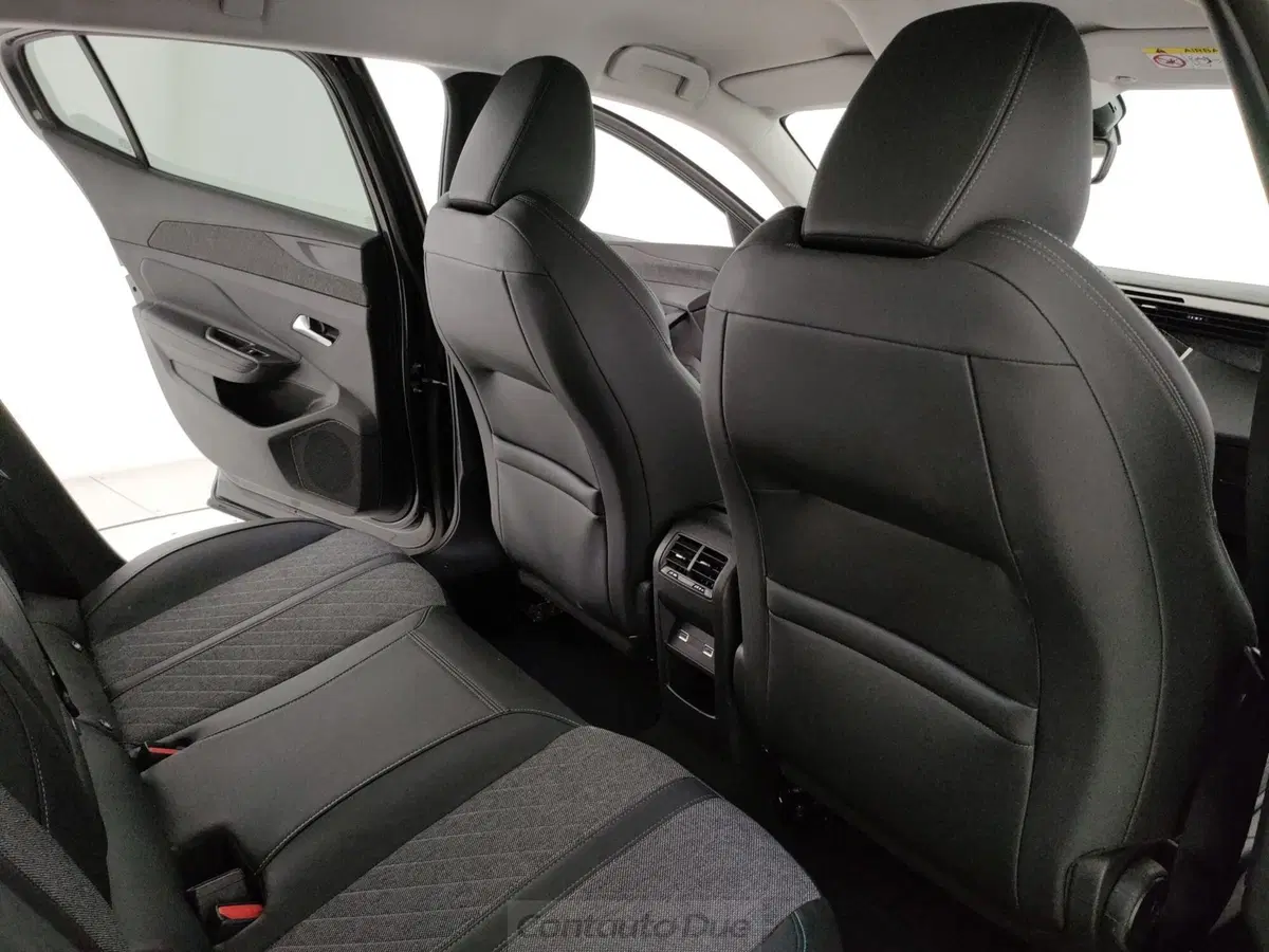 Peugeot 408 usata a Caserta (14)